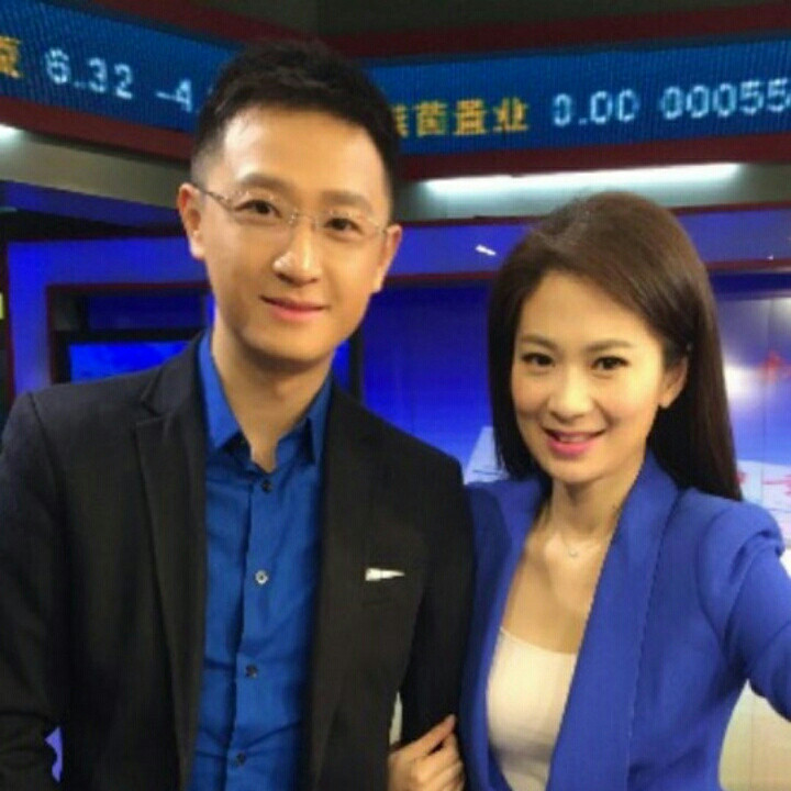 央视财经主持人图片