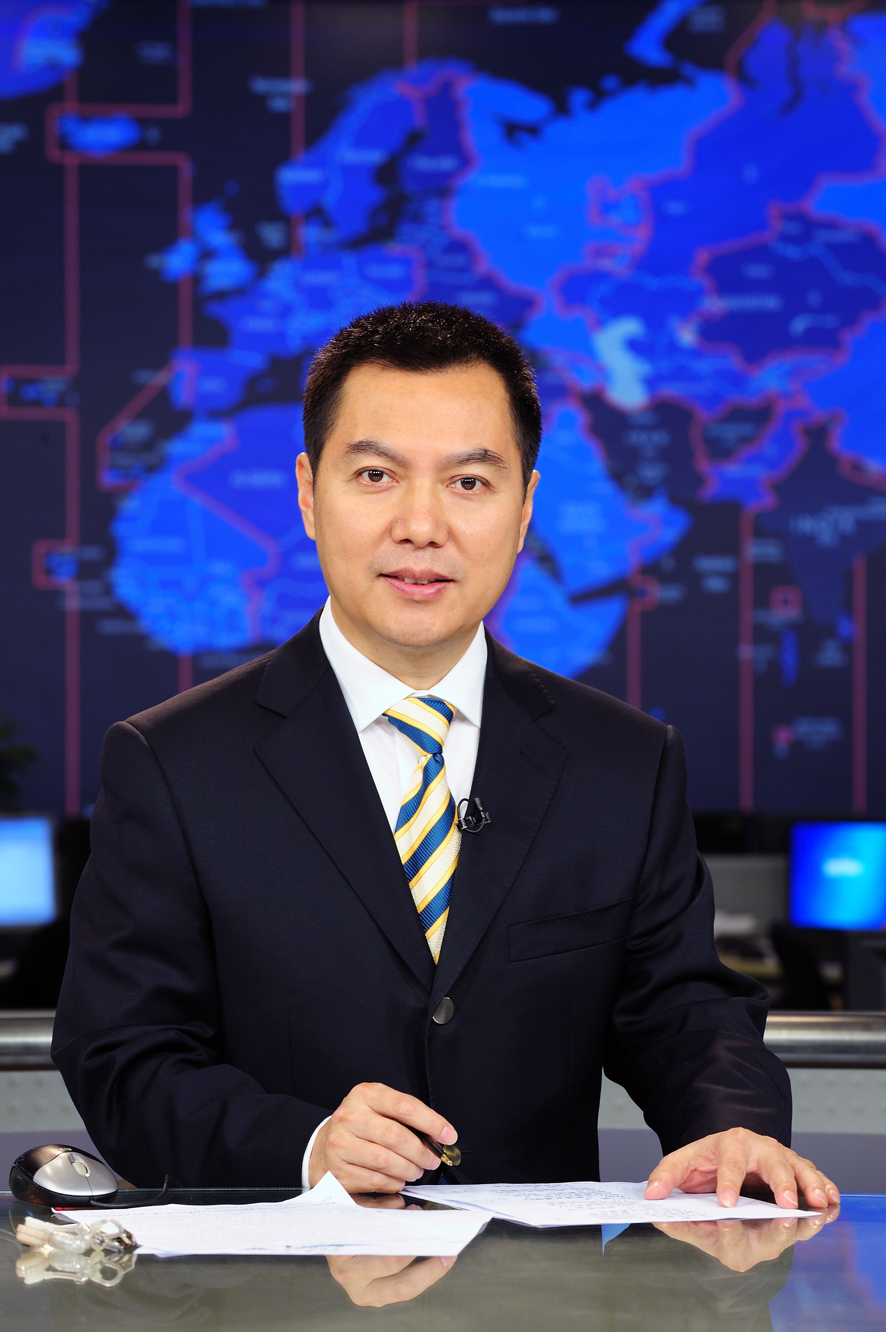 是由上海有线电视台财经频道创办人之一,前第一财经知名主持人白宾