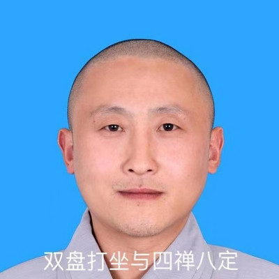 在青岛上建工学院期间,在山东青岛湛山寺皈依三宝,依止方丈明哲长老
